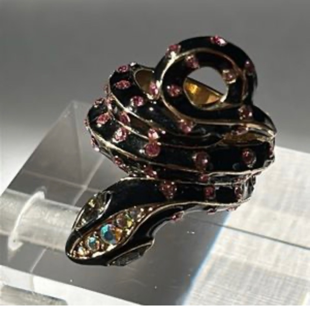 Vintage BETSEY JOHNSON Jungle Book Collection Black Snake Ring. Size 6 - Picture 8 of 8